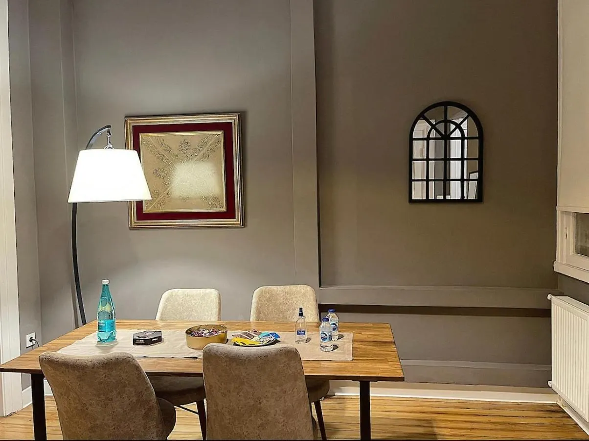 Апартаменты Renovated Art Deco Charm In The Heart Of Nisantasi Стамбул